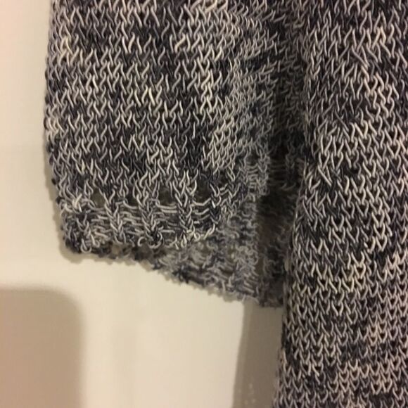 Eileen Fisher V Neck Woven Fabric Top Size S - Picture 4 of 5